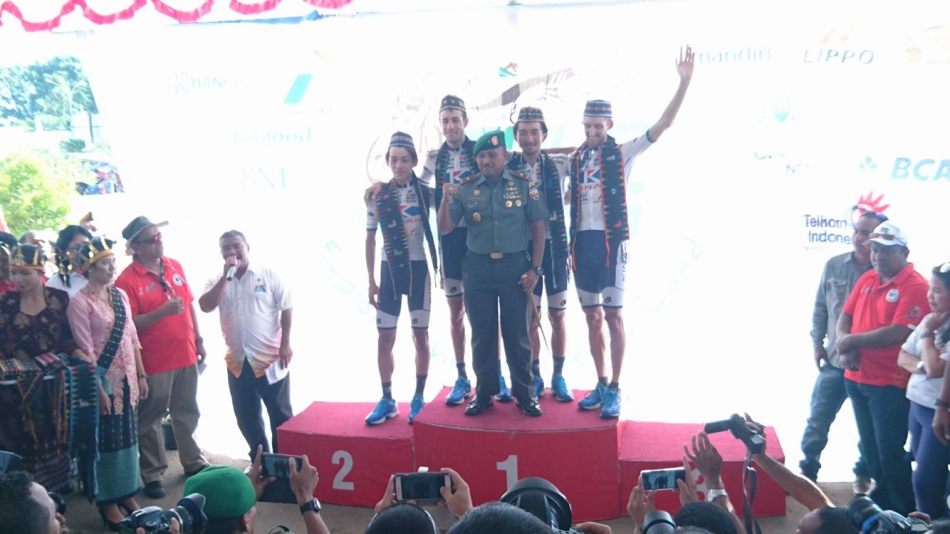 Tour de FLORES UCI2.2 KINAN Cycling Teamがチーム総合優勝